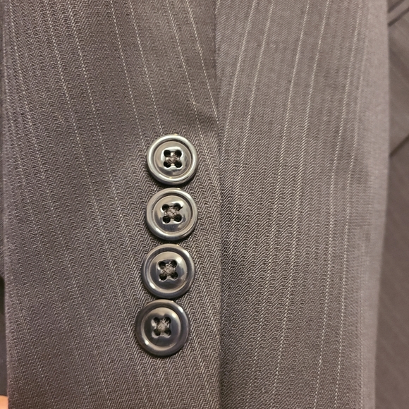 Men's Haggar Navy Pinstripe suit size 44R - Picture 6 of 14